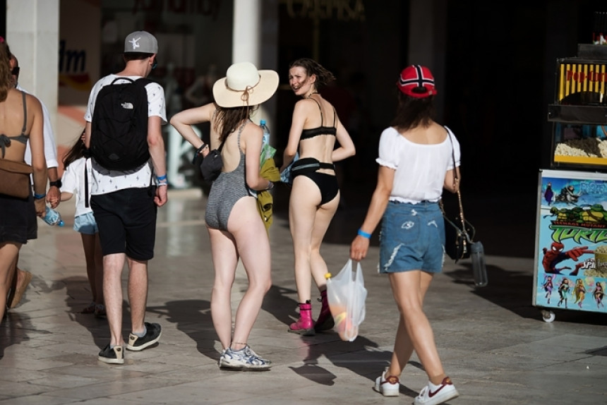 Kazne za one koji šetaju gradom u kupaćem kostimu