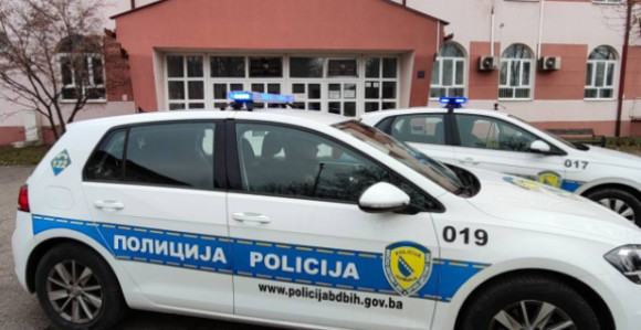 Brčko: Rasvijetljene paljevine vozila, u toku pretresi