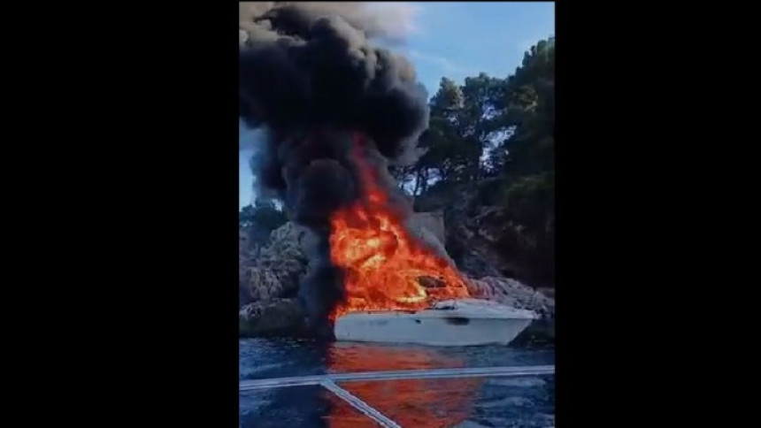 Zapalila se motorna jahta kod naselja Dubrovački Zaton