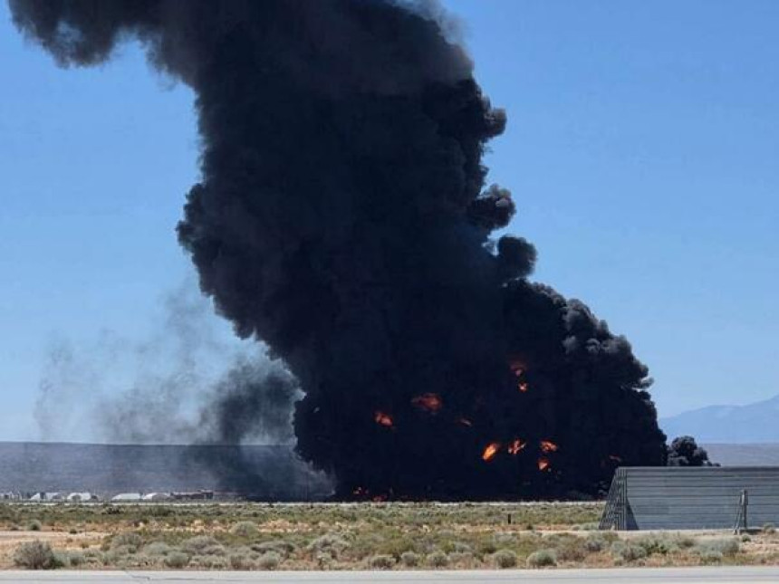 Srušio se američki bombarder, osam osoba poginulo