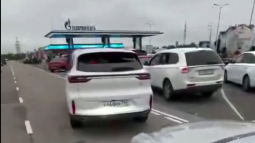 Nepregledne kolone zbog nestašice goriva u Rusiji (VIDEO)