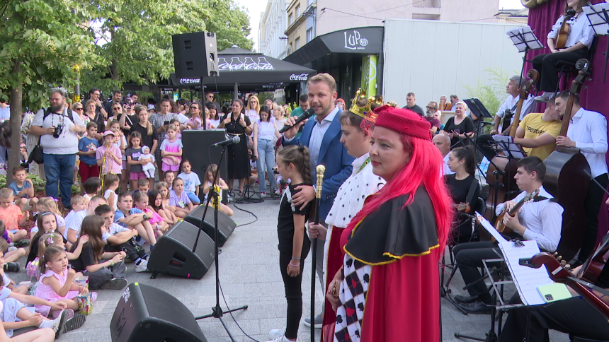 Svečanim defileom otvoren Festival uličnih zabavljača